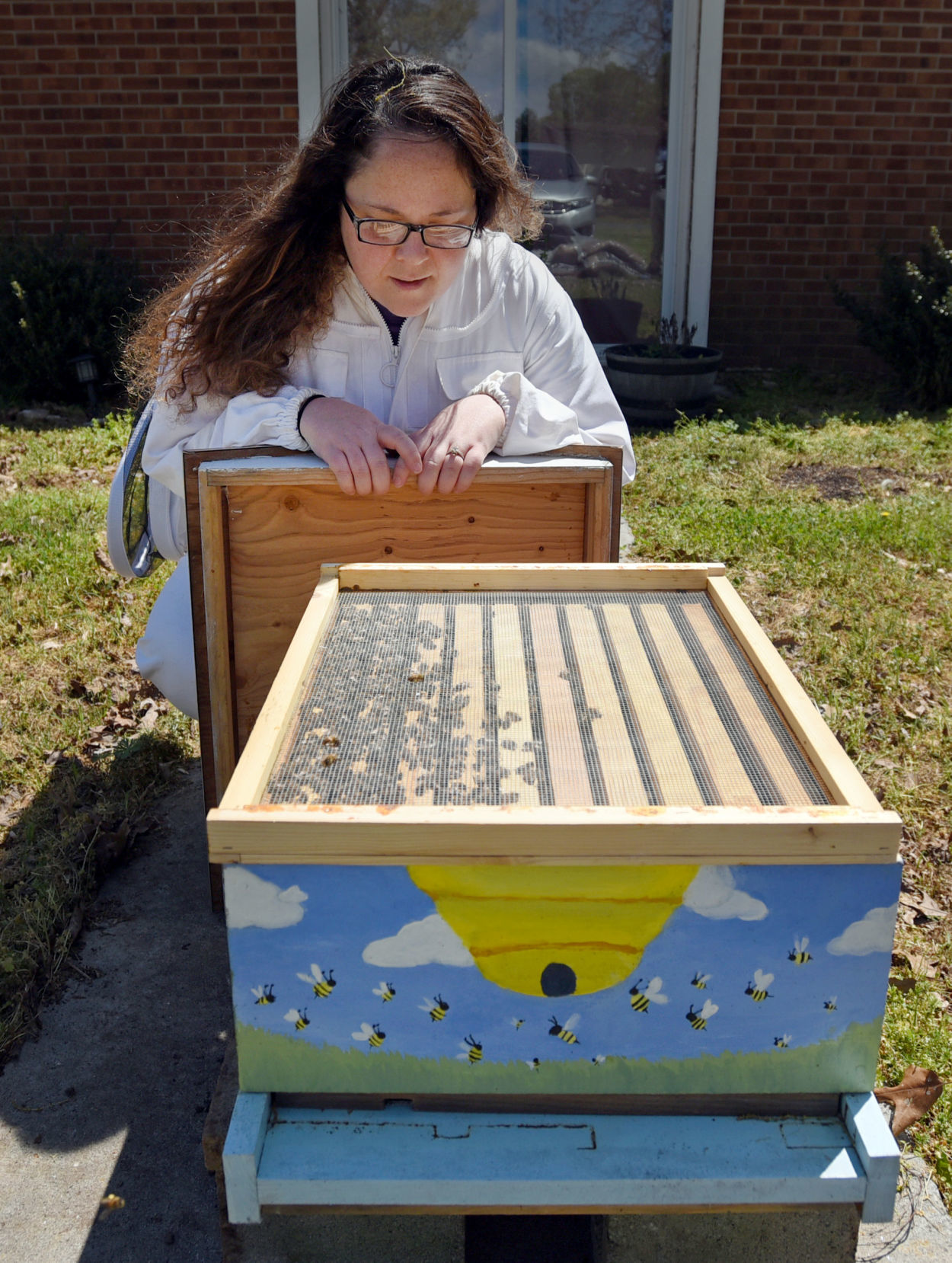 Desirae Balsamo bees